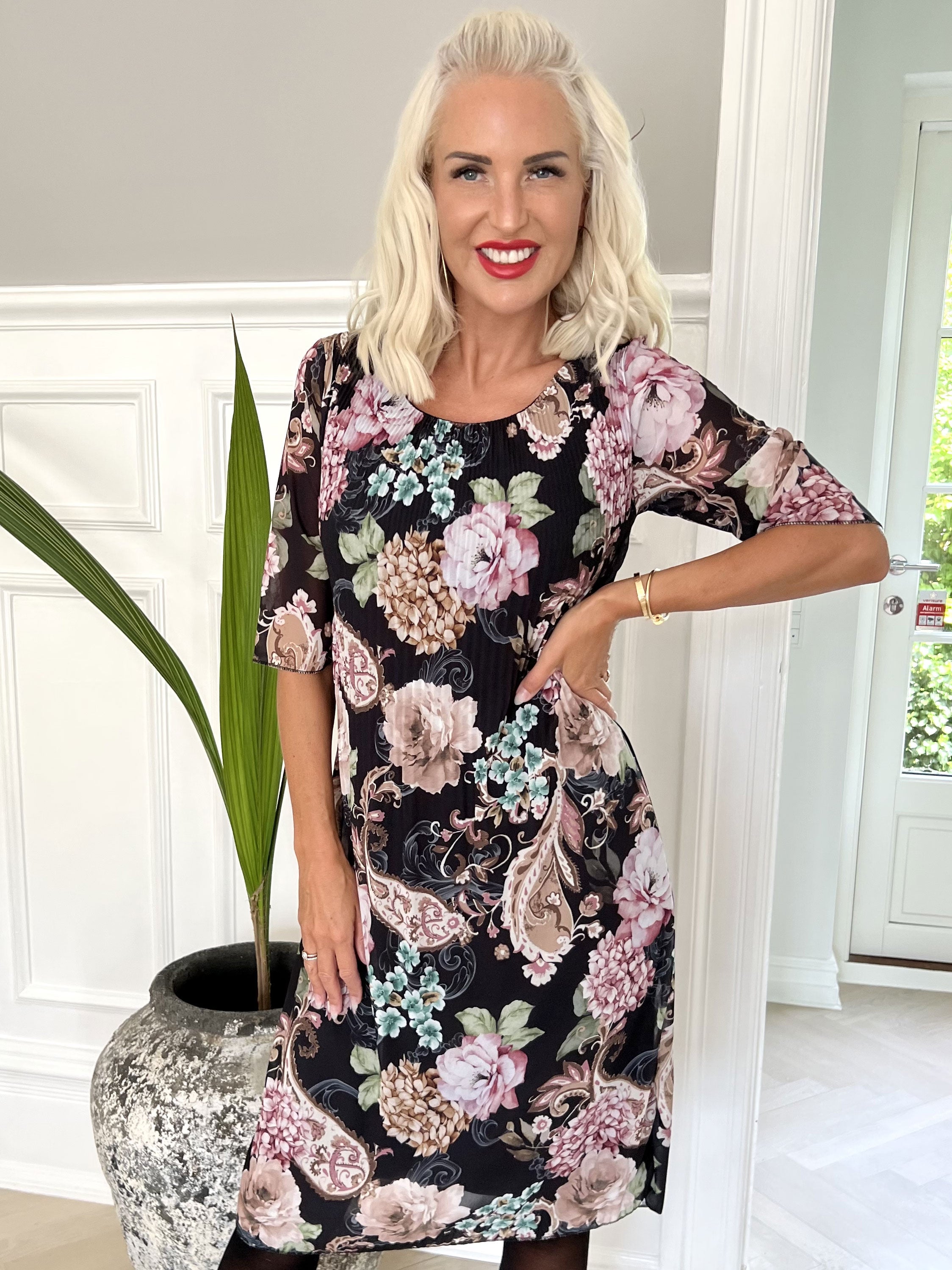 Zion Flower - Plisseret kjole med blomsterprint